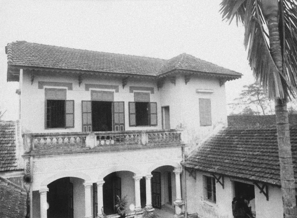Ảnh 6 Chủ tịch Hồ Chí Minh viết lời kêo gọi Toàn quốc kháng chiến ngày 19 12 1946 tại Ngôi nhà Làng Vạn Phúc, Hà Đông